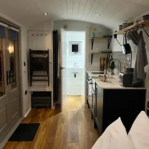 Luxury Shepherds Hut - The Sweet Pea By The York